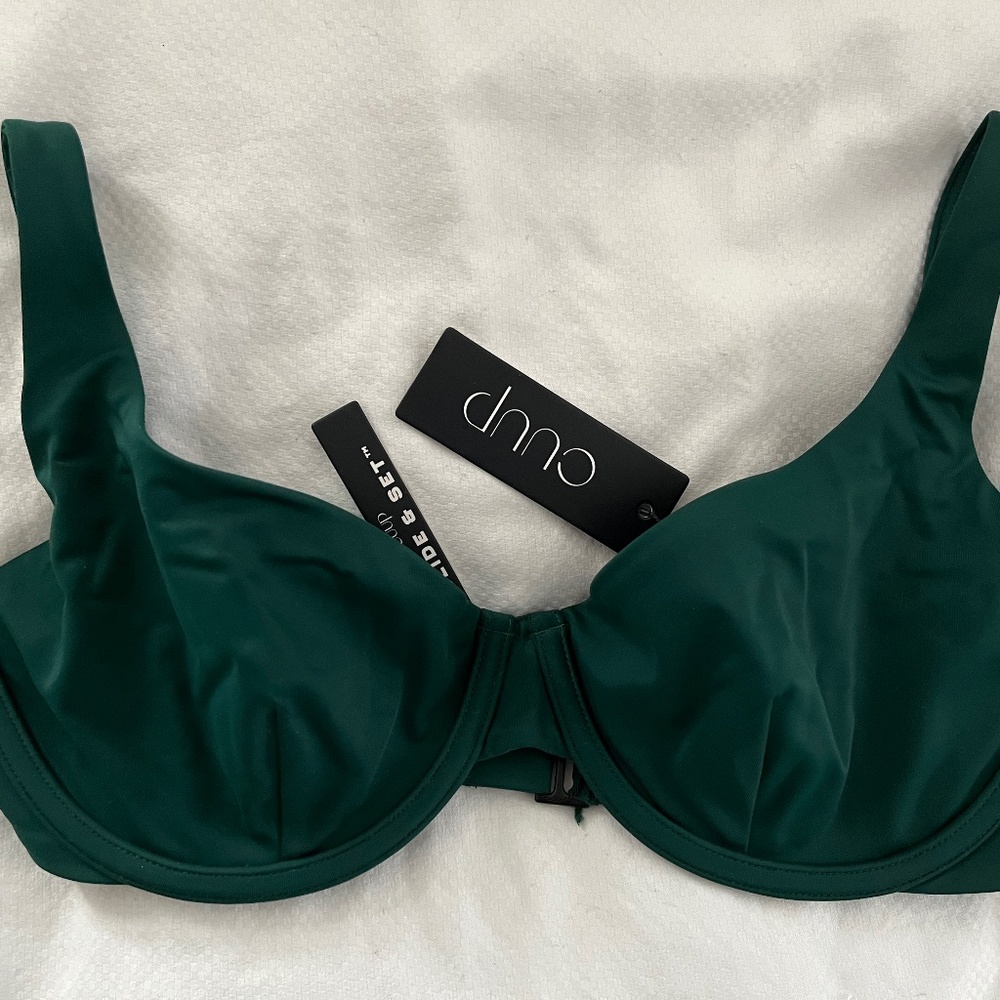 Cuup “The Scoop” swim top size 11 NWT